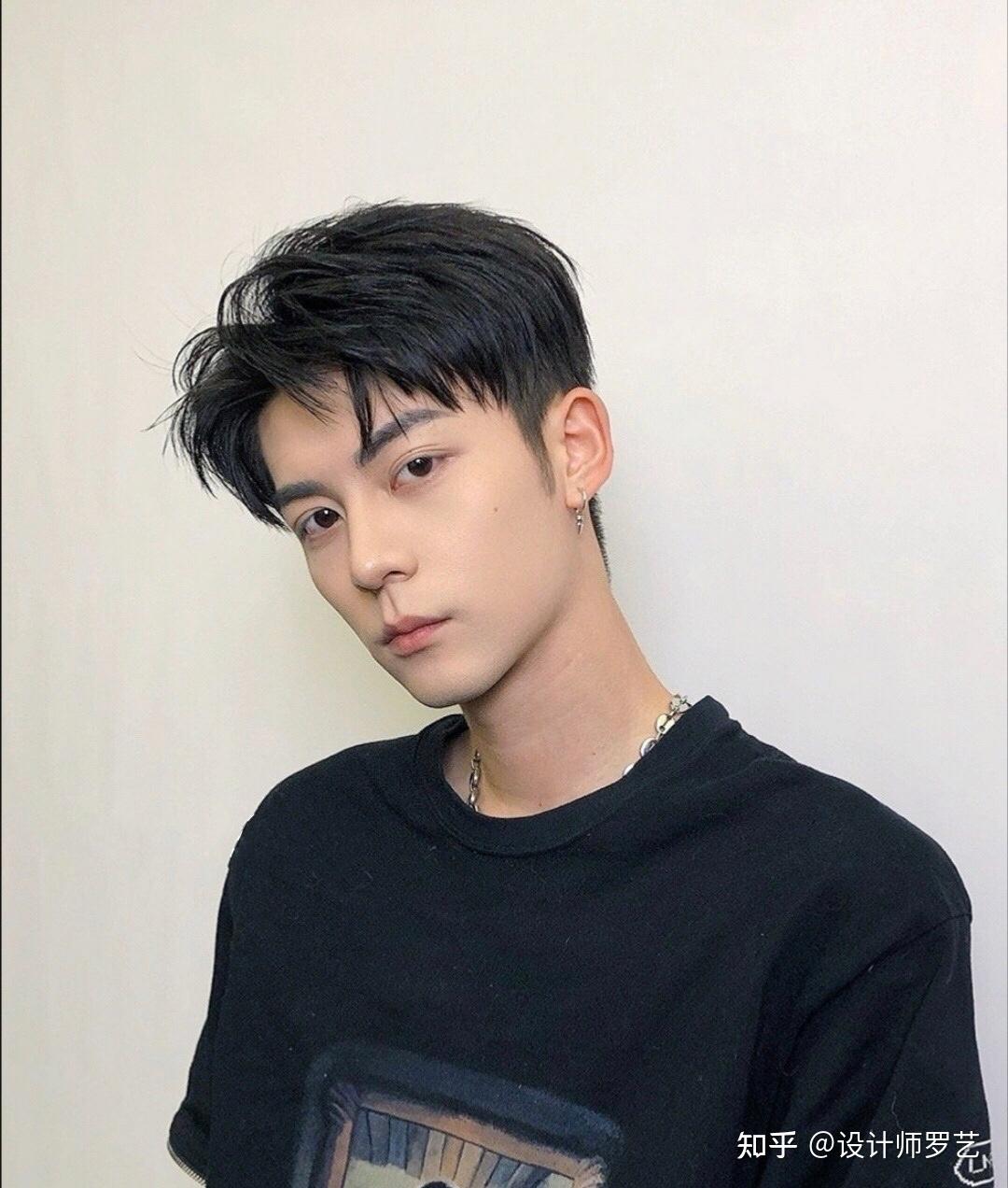 方形脸适合什么发型男